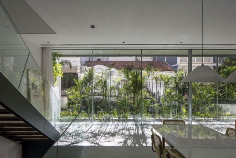 moderna-levande-idéer-trappor-glasräcken-minimalistisk-trädgård-fönster-vägg