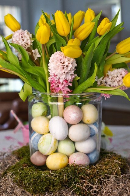 påsk dekoration idéer hem bord tulpaner hyacint ägg glas vas
