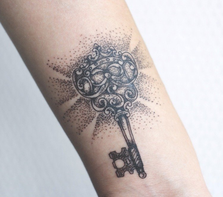 underarm-tatuering-idéer-vintage-nyckel-insida