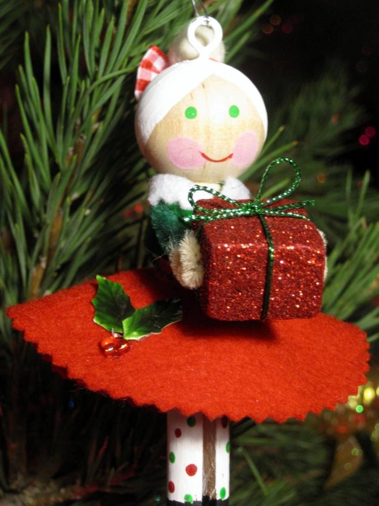 pyssla-idéer-klädnypor-jul-docka-liten-ansikte-rolig-miniatyr