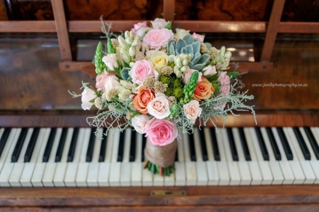 Bröllopsidéer Buketter Hela säsongen blommor Piano bakgrund