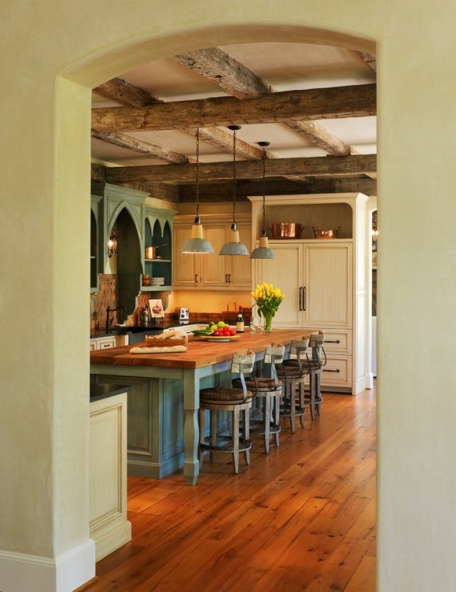 Rustik-Medelhavet-kök-vägg gips-pastellfärger-massivt trä möbler-smidesjärn tillbehör