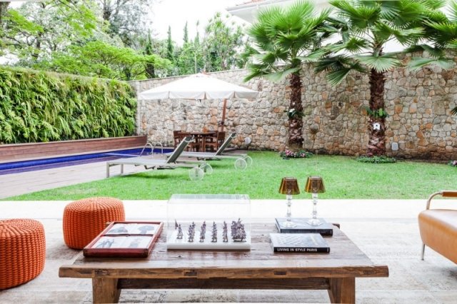 möbler trädgård-palmer gräsmatta-rustikt soffbord teak