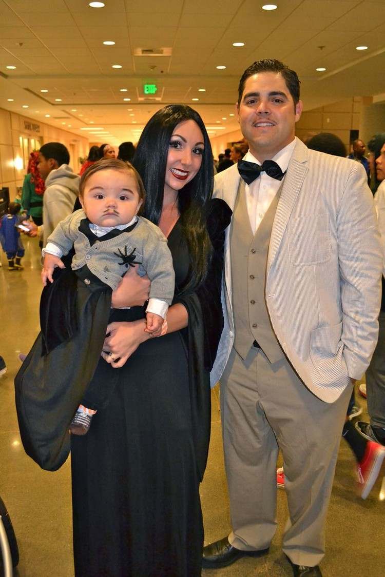 Karnevalsidéer och karnevalskostymer addams-familie-morticia-gomez