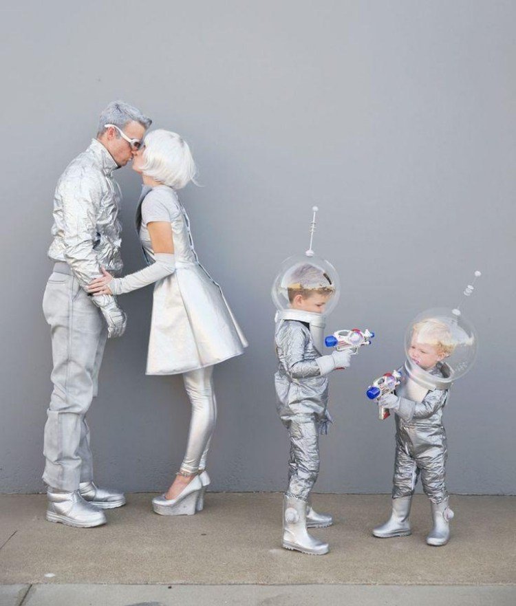 karneval-idéer-karneval-kostymer-familj-futuristisk-framtida-silver-rymddräkt