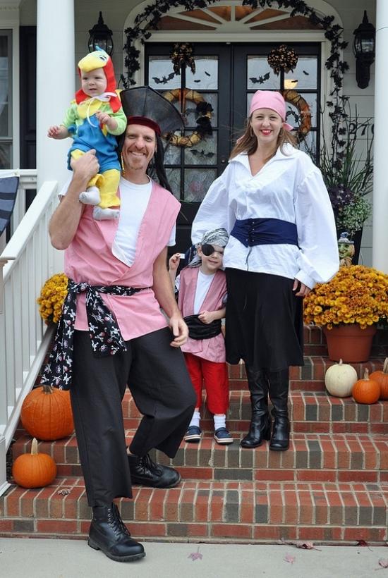 Mardi Gras idéer karneval kostymer familj pirater papegoja