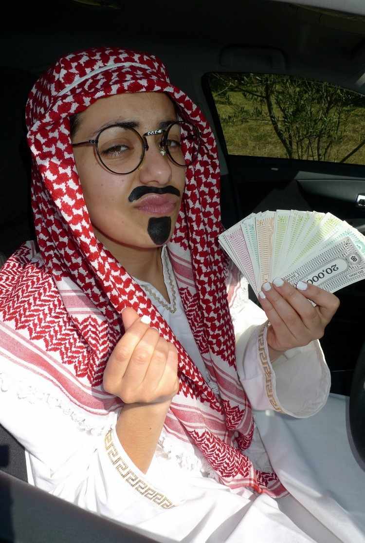 karneval-dräkt-män-idé-arab-pengar-halsduk-glasögon