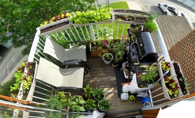 liten balkongräcke planteringsgrill idéer arrangemang
