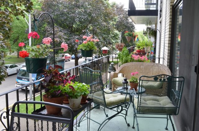 idéer balkong järn möbler design växter möbler
