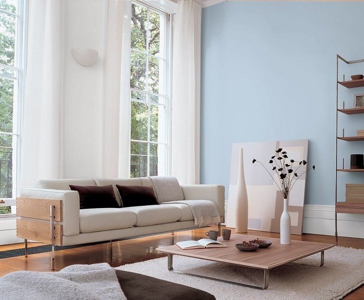 idéer-vardagsrum-målning-pastell-blå-baby-blå-vit-soffa