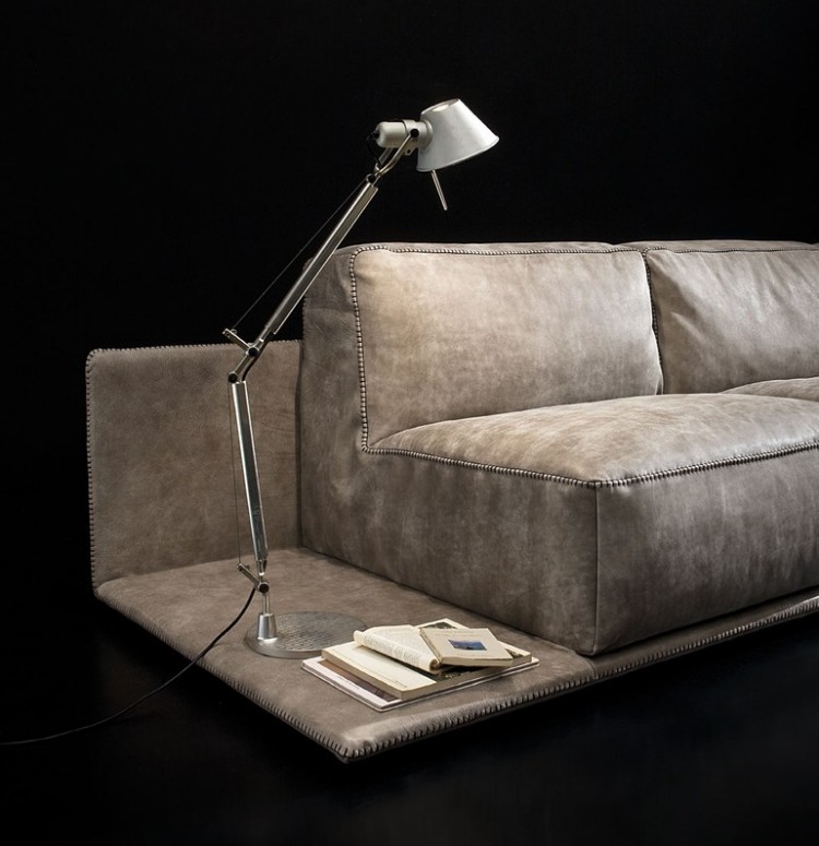 stoppad-soffa-läder-brun-integrerad-sidobord-BORDER-ITALIEN-DREAM-DESIGN