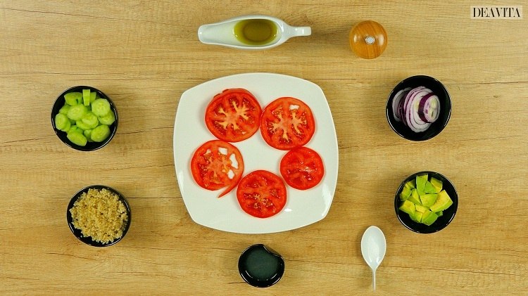 Quinoa Avokadosalladrecept med tomater för viktminskning