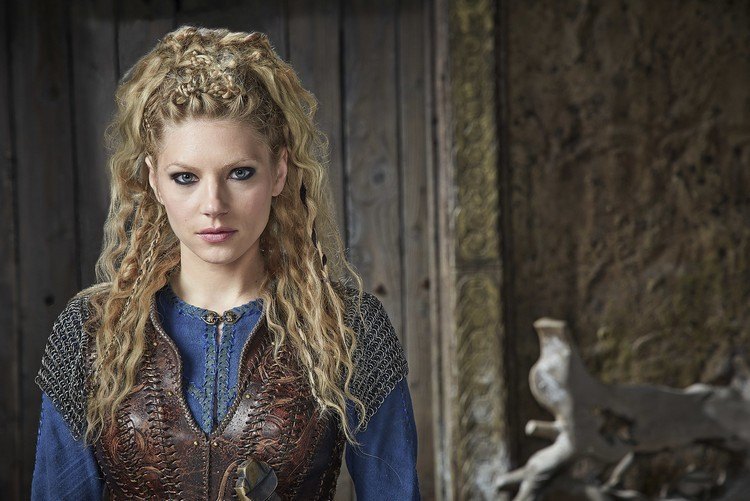 halloween-kostym-idéer-tv-vikingar-lagertha-frisyr-vågor-pigtails