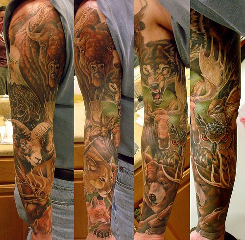Eläinten täyshihainen tatuointi