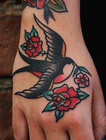 Τατουάζ Sparrow για τα χέρια