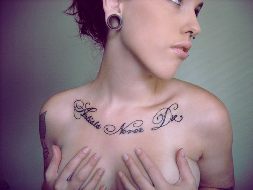 Το καλλιτεχνικό όνομα Τατουάζ για το στήθος
