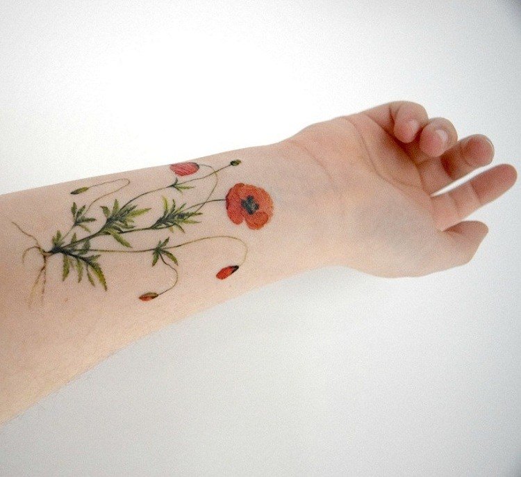 Blomma-tatuering-motiv-underarm-kvinna-liten