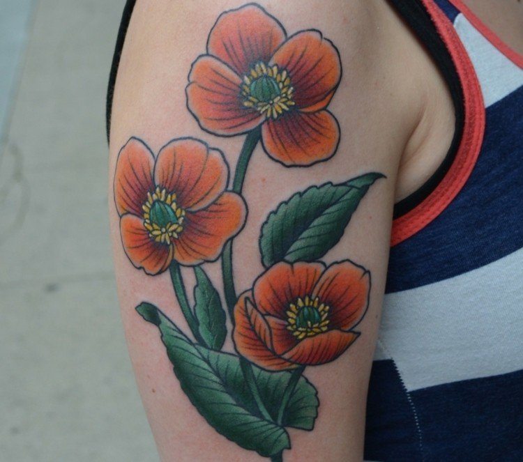 Blomma-tatuering-motiv-axel-överarm-halvärm