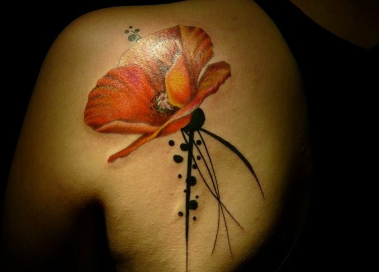 Blomma-tatuering-motiv-axelblad-akvarell-teknik