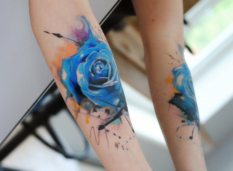 Blomma-tatuering-mönster-underarm-kvinna-rosor
