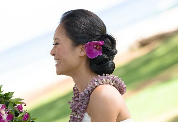 rosa orkidé tillbehör updo hawaii beach bröllop