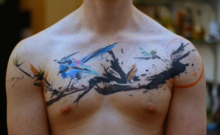 bröst-tatuering-motiv-tatuering-abstrakt-akvarellfärgad