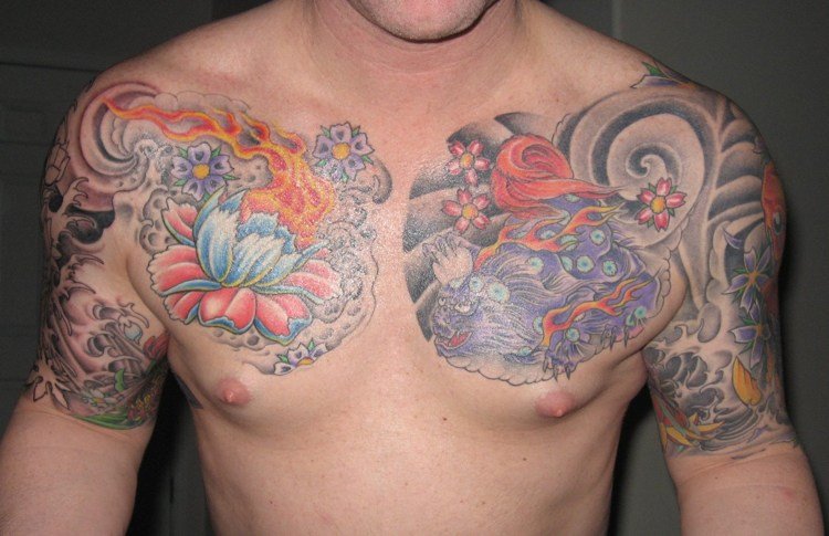 bröst-tatuering-motiv-tatueringar-japansk-färgade-färgglada