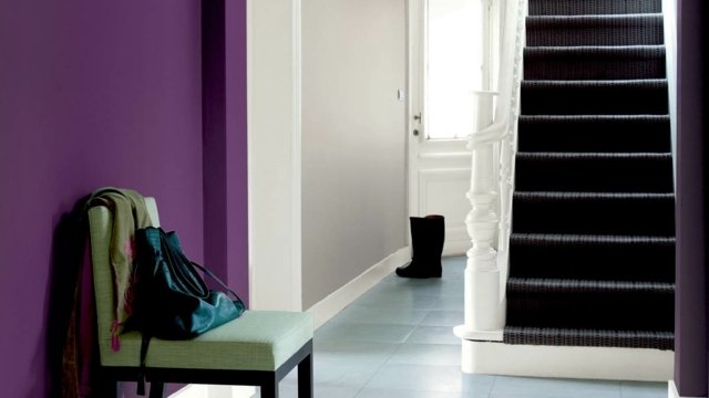 Korridor design färgschema moderna trappor svart