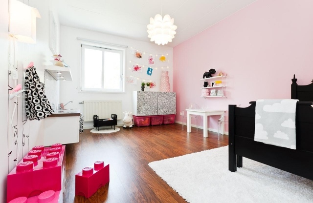 vägg-färger-idéer-barnrum-tjej-mjuk rosa-accentvägg