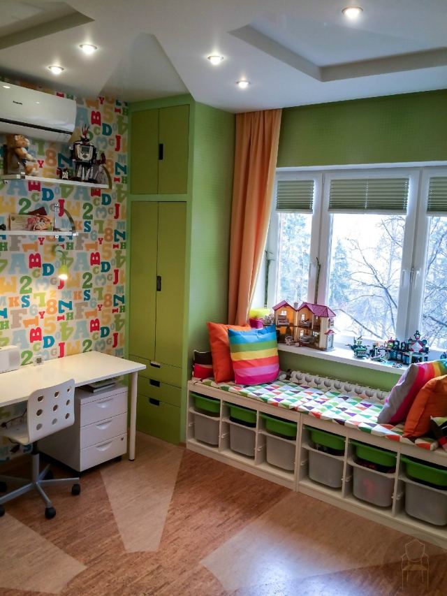 vägg-färger-idéer-barnrum-grönt-tapet-bokstäver
