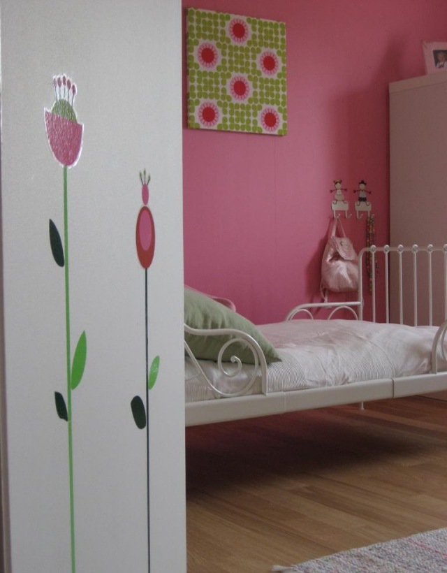 vägg-färger-idéer-barnrum-rosa-grönt-accenter-dekorationer