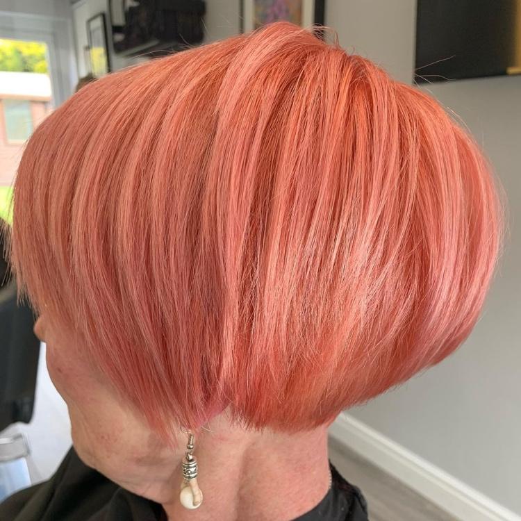 Peach trend hårfärg 2021 för kort hår