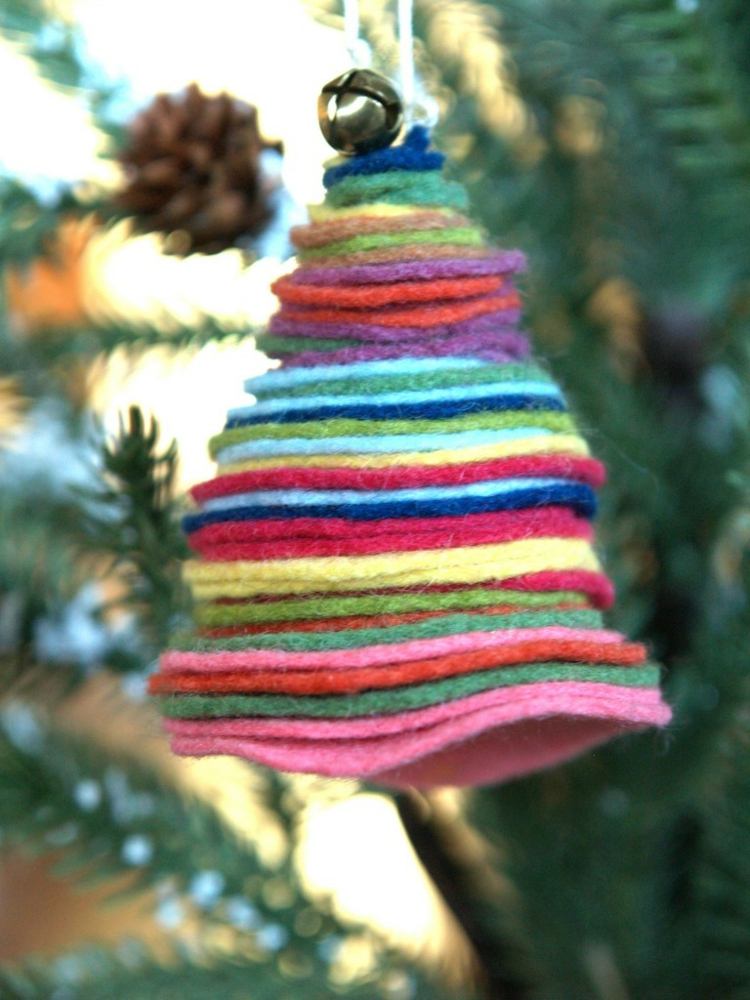 DIY juldekorationer tyg kände färgglada gloeckchen gran