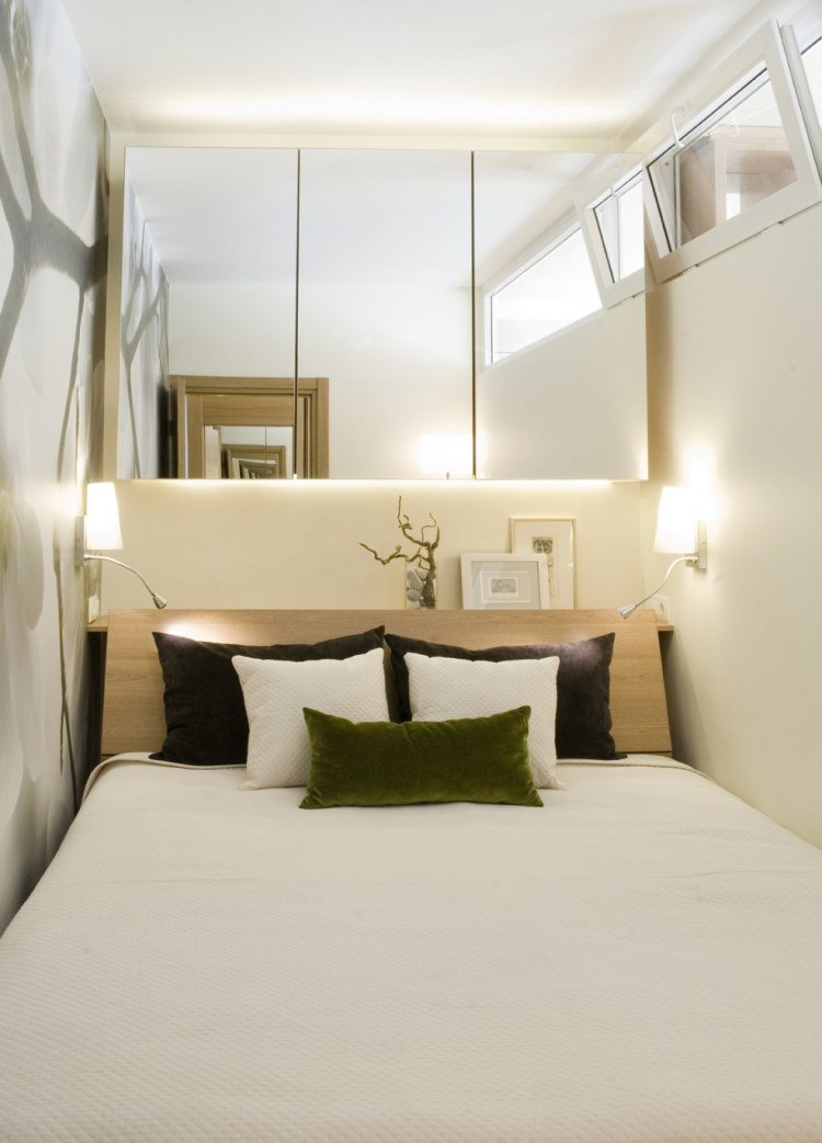 litet sovrum-design-pastell-gul-vägg-färg-indirekt-belysning-spegel-skåp