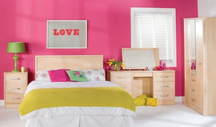 färg-idéer-sovrum-vägg-design-vägg-färg-rosa-ljus-möbler-tak-gul
