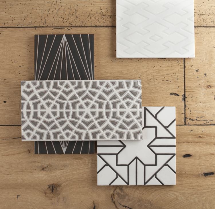 kakel-medelhavs-trä-vit-svart-grå-geometri-linje-mönster-modern
