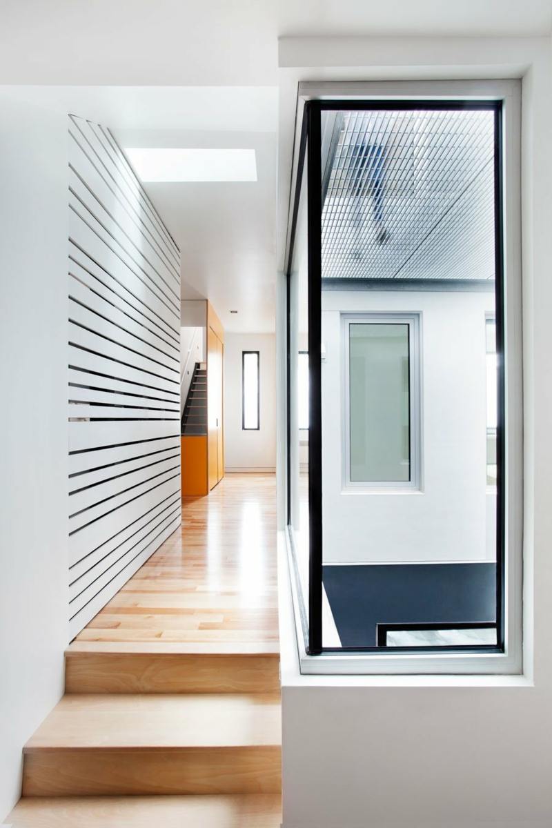 hall dekoration idéer remsor design vita kolumner steg parkett fönster