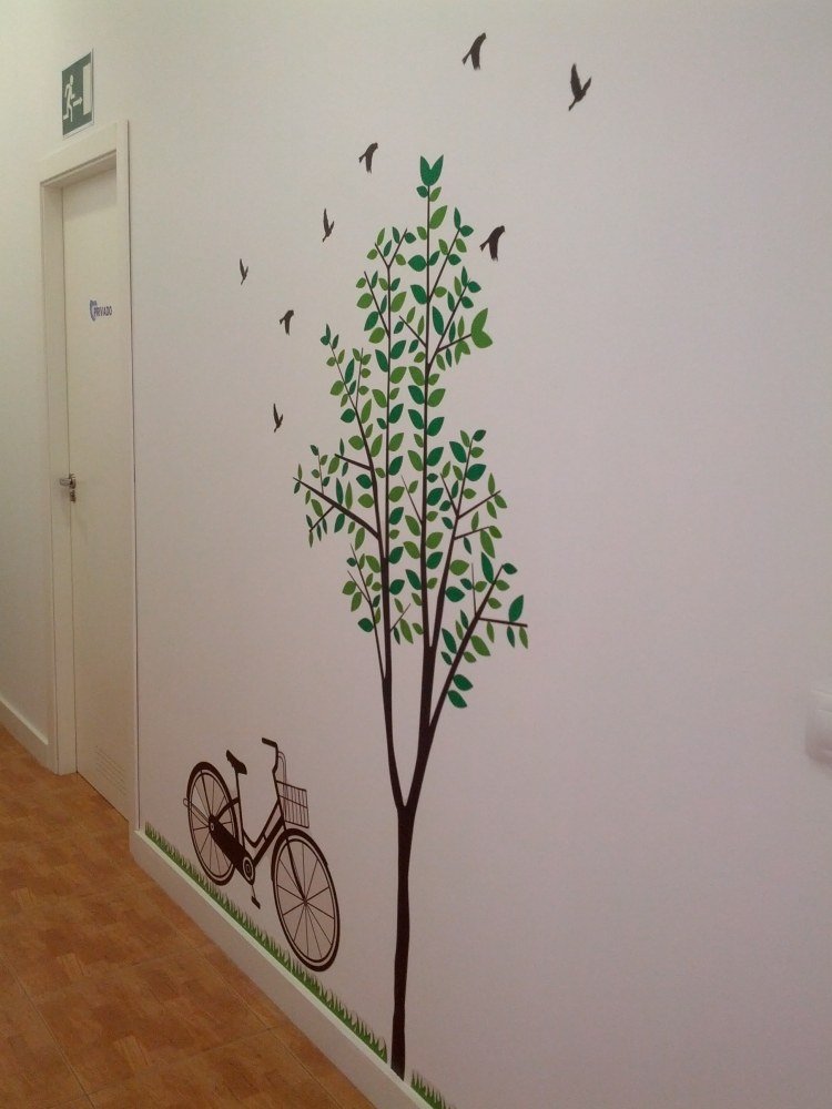 hall-dekoration-idéer-vägg-dekaler-träd-fågel-cykel