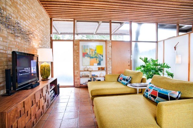 Gul fåtölj vardagsrum färger design idéer lounge möbler