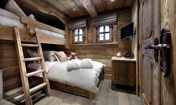 Loftsdesign Inbyggda möbler Skidstuga rustik design