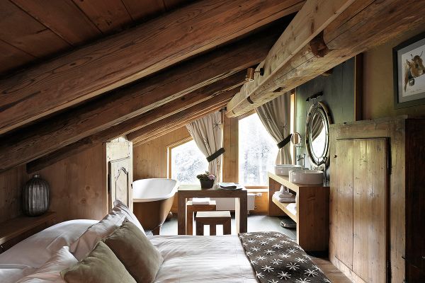 Träinsats sovrum takbjälkar design Alpen-Ski Chalet-des Fermes Chambre