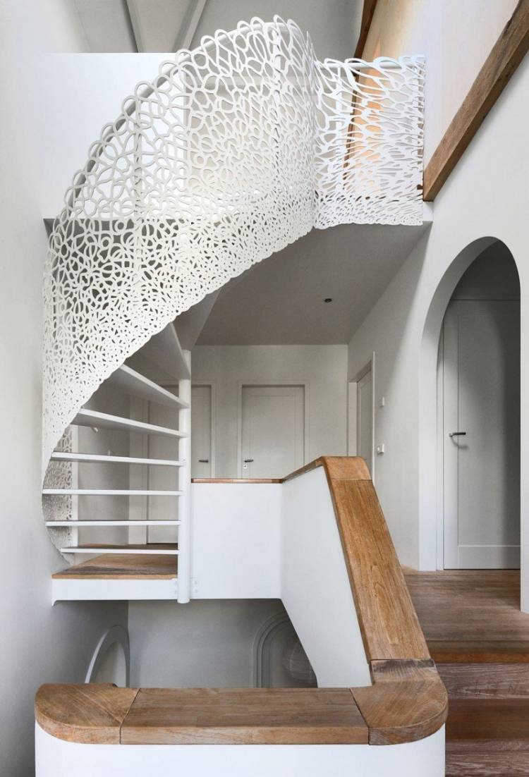 trappor-design-modern-vit-perforerad-ark-organisk-form-filigran-trä-räcke-trä-trappa-metall