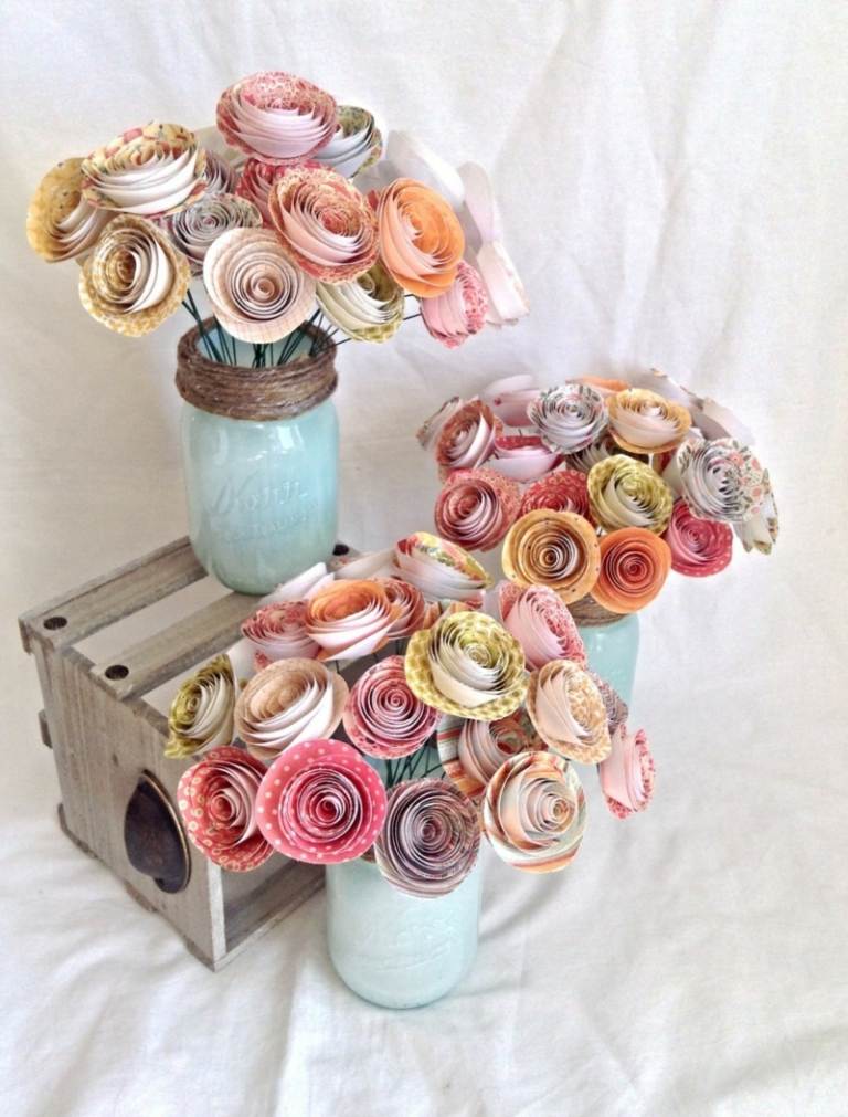 bordsdekorationer för bröllop vintage buketter av blommor rospapper färgglada