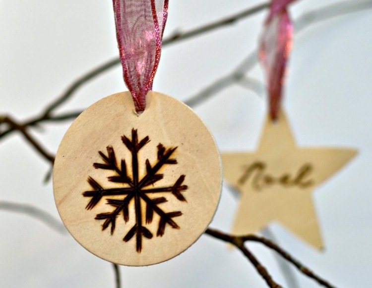 jul-dekoration-trä-tinker-jul-träd-dekorationer-snöflinga-trä-gravyr-band-hängande