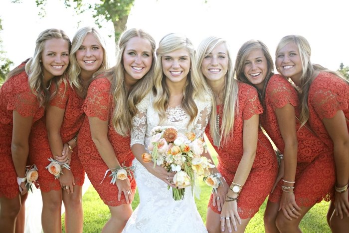 Brudtärnor klänning höst-bröllop-orange-spets-kort