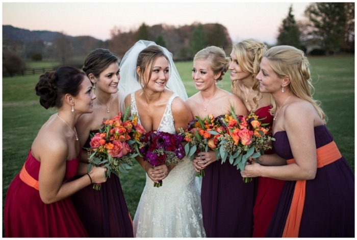 tärnor-klänningar-höst-bröllop-röd-lila-orange-kombination