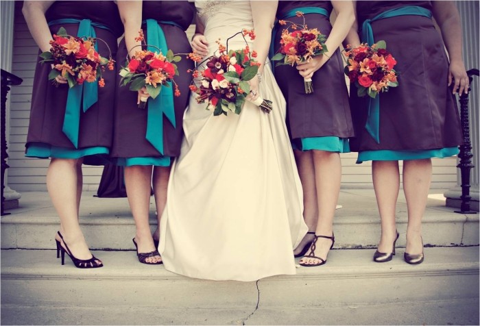 tärnor-klänningar-höst-bröllop-lila-blå-kombination