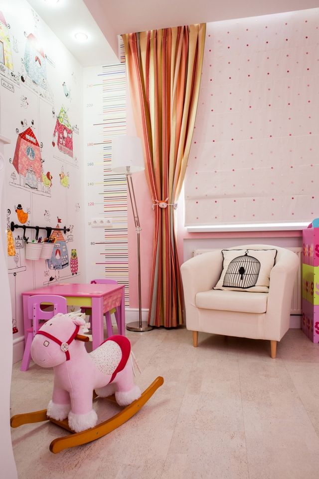 barnrum-flicka-möblering-vägg-design-tapeter-husmönster