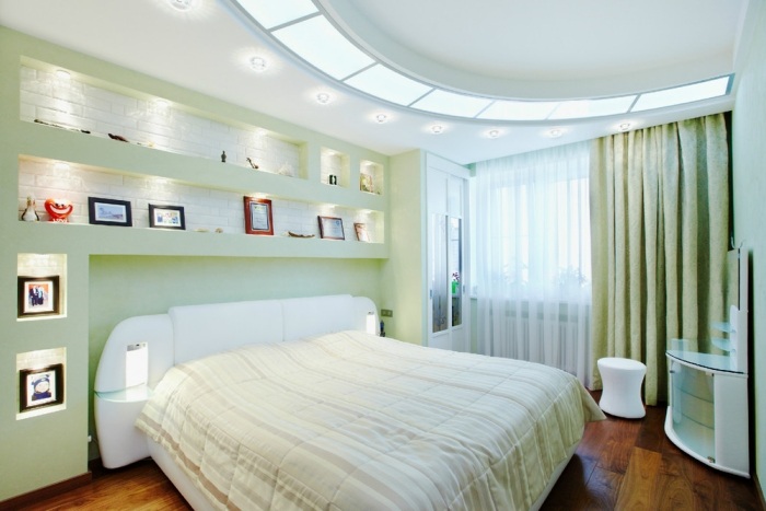 sovrum-design-indirekt-belysning-tak-vägg-nischer-pastellgrönt