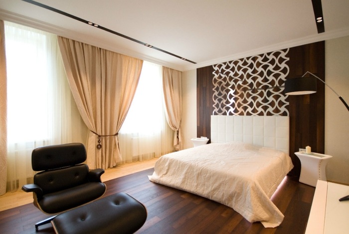 modern-sovrum-färger-vit-choklad-brun-trä golv-väggbeklädnad